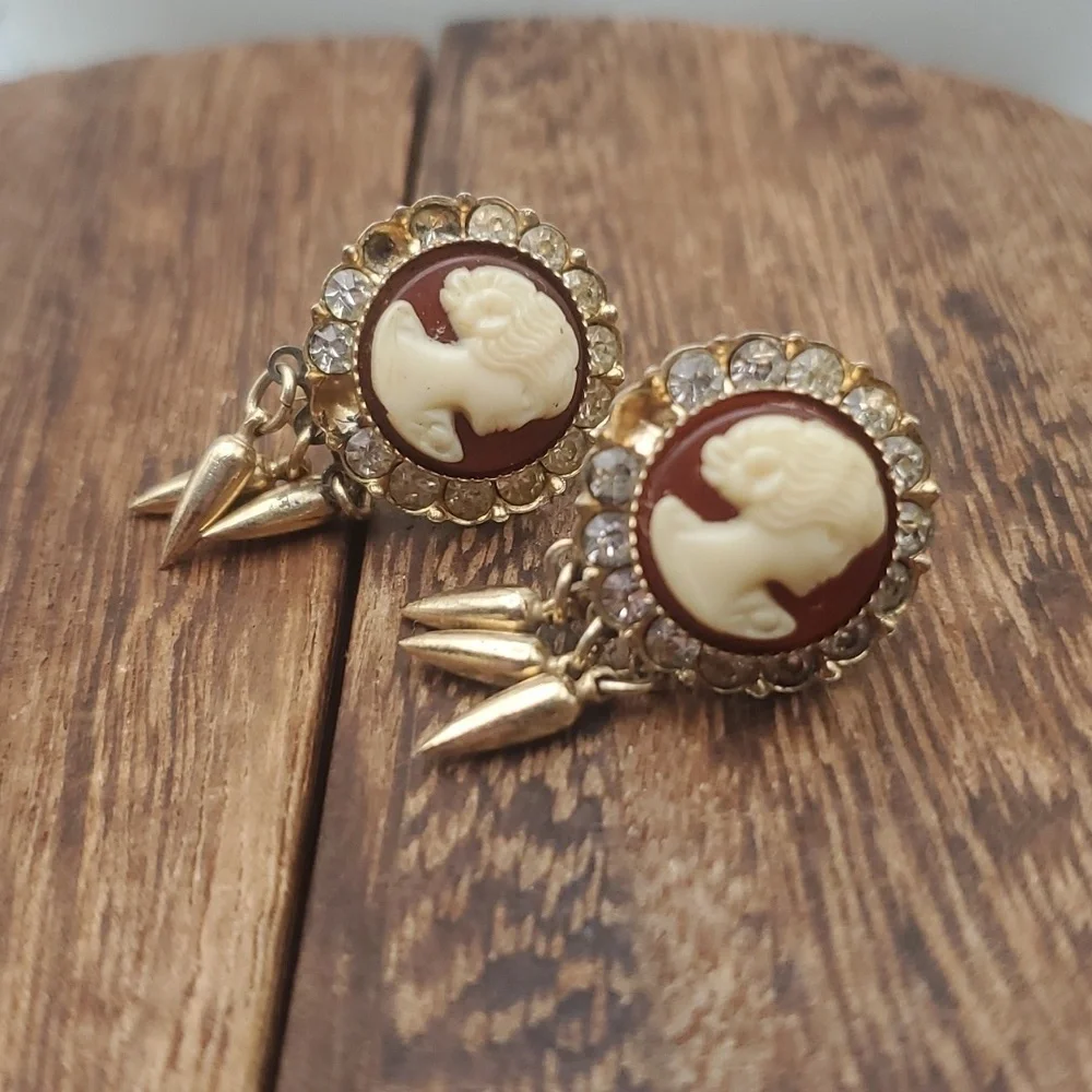 Missing a few tiny stone‎ antique cameo spike earrings E740